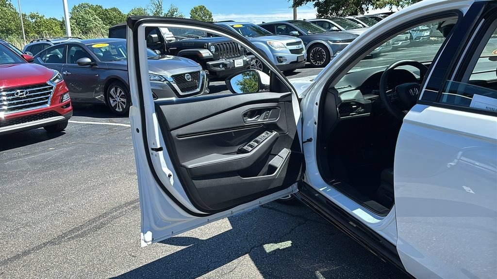Used 2025 Honda Accord Touring image 11