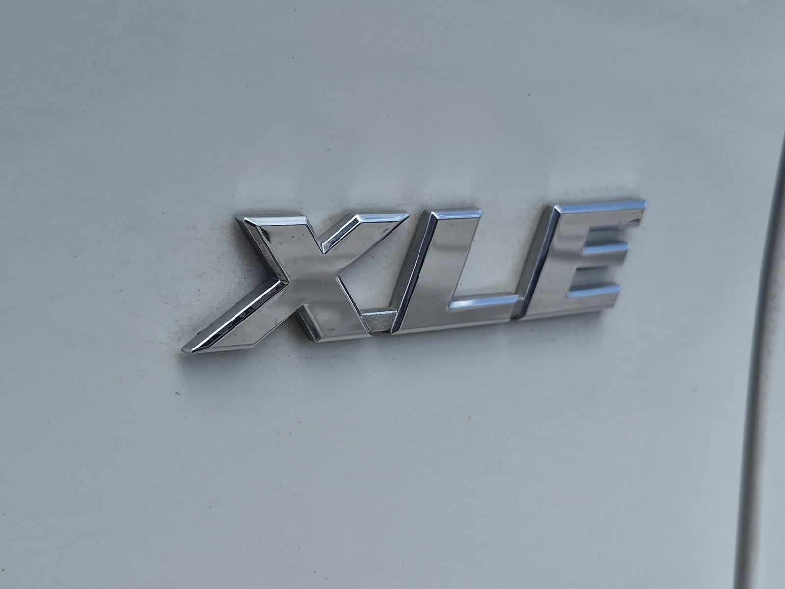 Used 2019 Toyota RAV4 XLE Premium FWD image 30