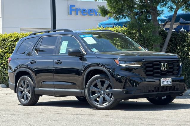 Certified 2025 Honda Pilot Sport image 2