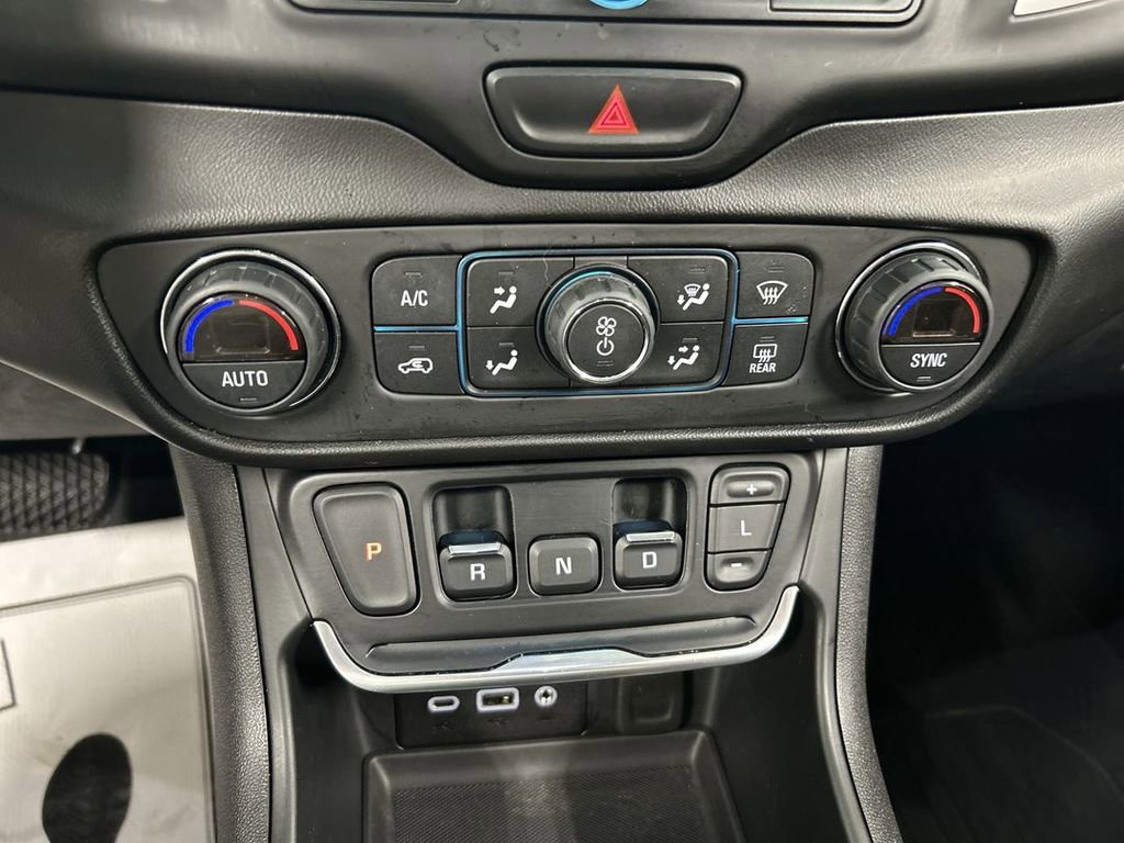 Used 2021 GMC Terrain SLE w/ Driver Convenience Package AWD/4WD image 16