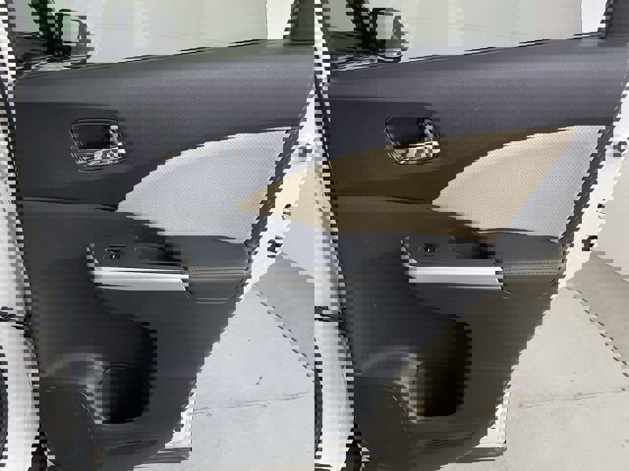 Used 2016 Honda CR-V Touring image 25