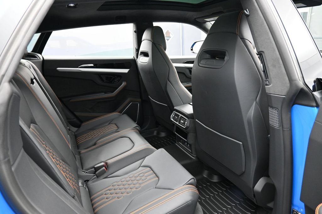 Used 2025 Lamborghini Urus SE AWD/4WD image 28