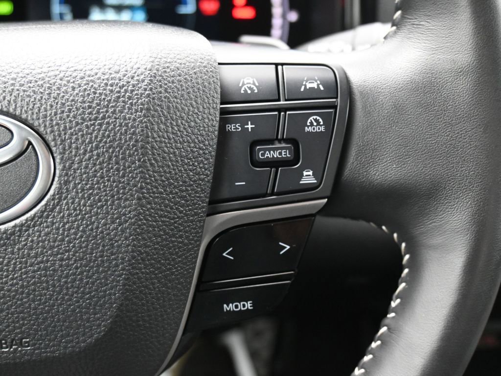 Used 2025 Toyota Camry SE w/ Convenience Package FWD image 23