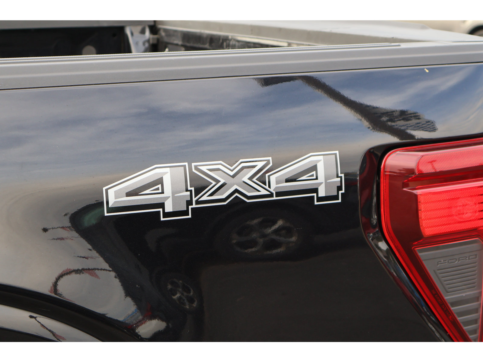 Used 2025 Ford F150 XLT w/ Equipment Group 301A Standard AWD/4WD image 7