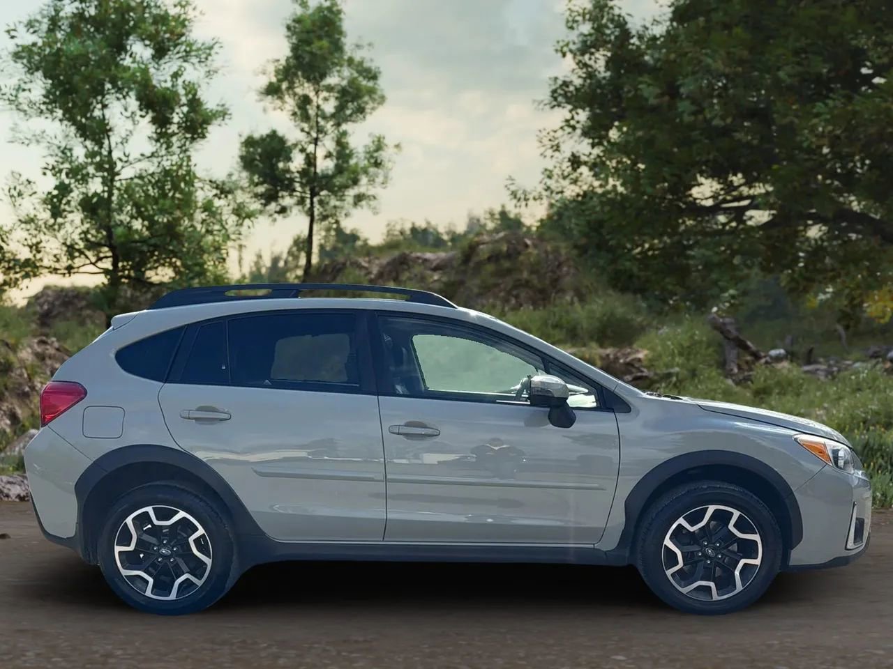 Used 2017 Subaru Crosstrek 2.0i Limited image 4