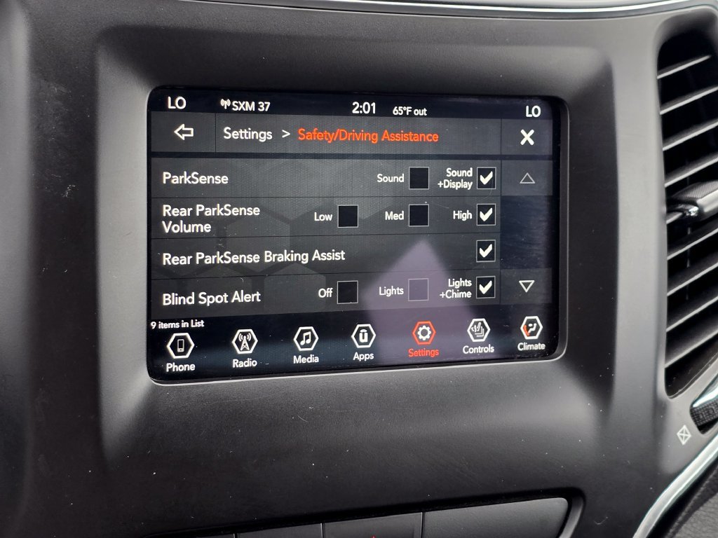 Used 2019 Jeep Cherokee Latitude Plus w/ Comfort/Convenience Group AWD/4WD image 40