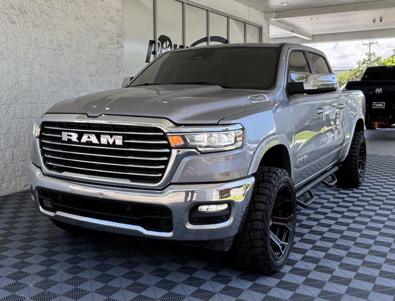 Used 2025 RAM 1500 Laramie AWD/4WD image 2