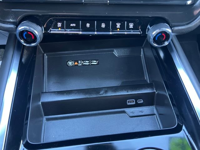 Used 2025 Chevrolet Suburban Z71 image 30