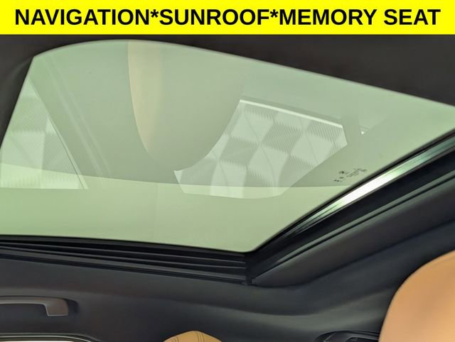 Used 2025 BMW 330i Sedan image 13