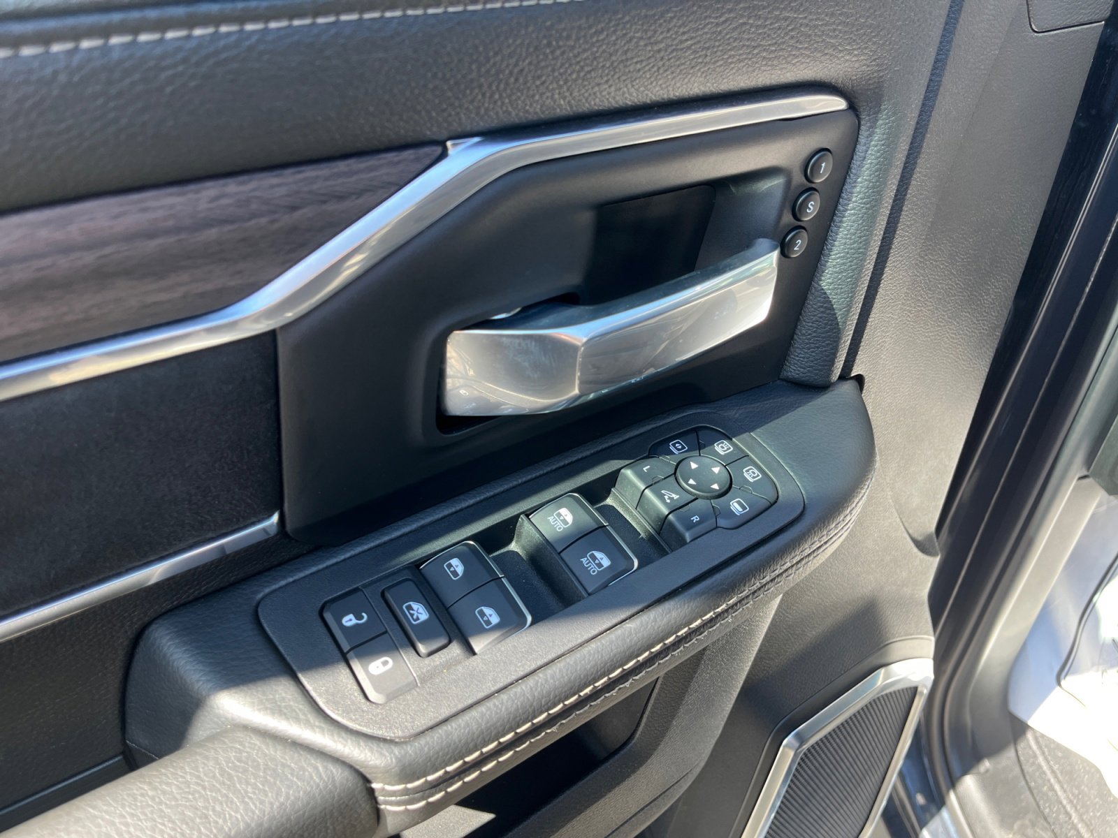 New 2025 RAM 2500 Laramie w/ Night Edition AWD/4WD image 14