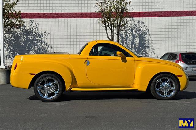 Used 2005 Chevrolet SSR w/ Preferred Equipment Group image 3