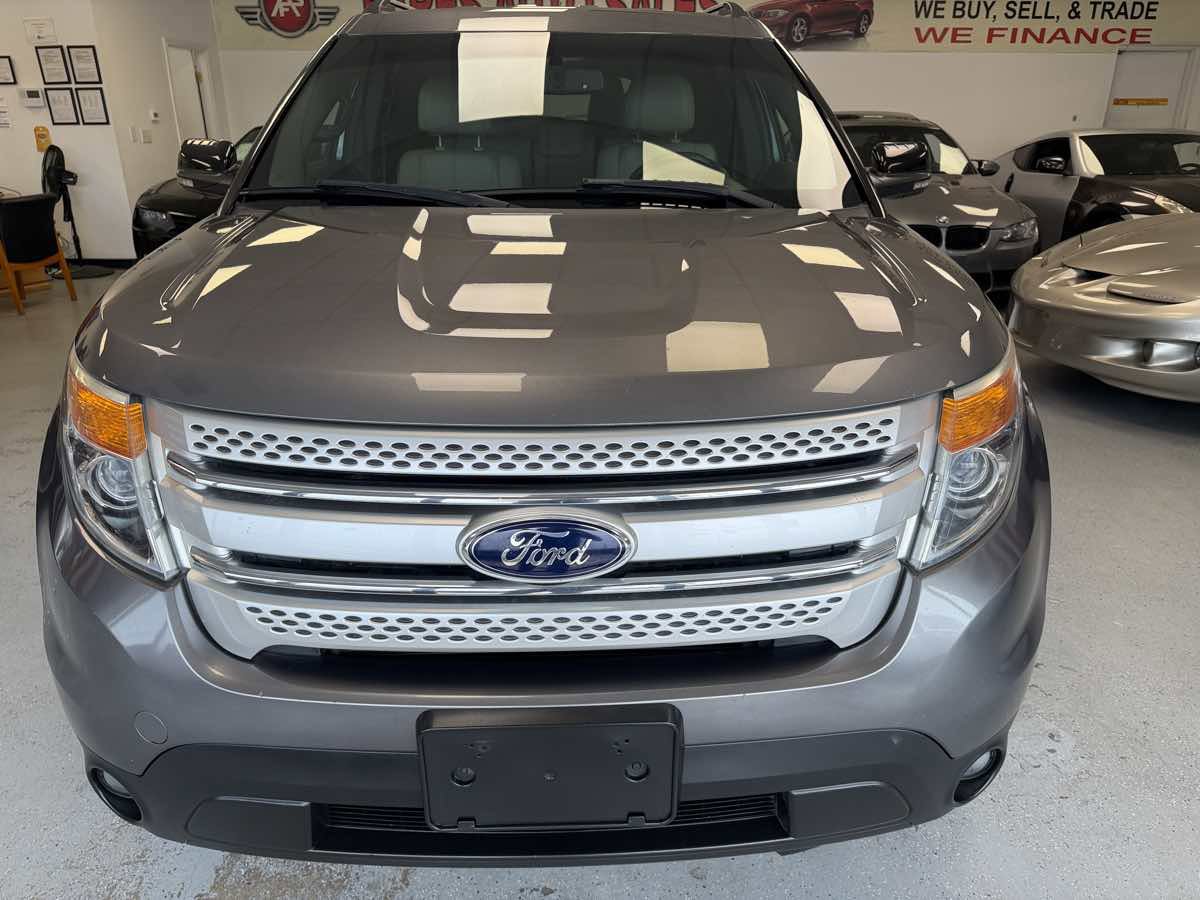 Used 2013 Ford Explorer XLT FWD image 2