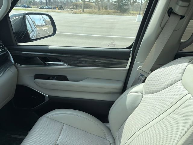 Used 2022 Jeep Wagoneer Series III w/ Premium Group I image 12