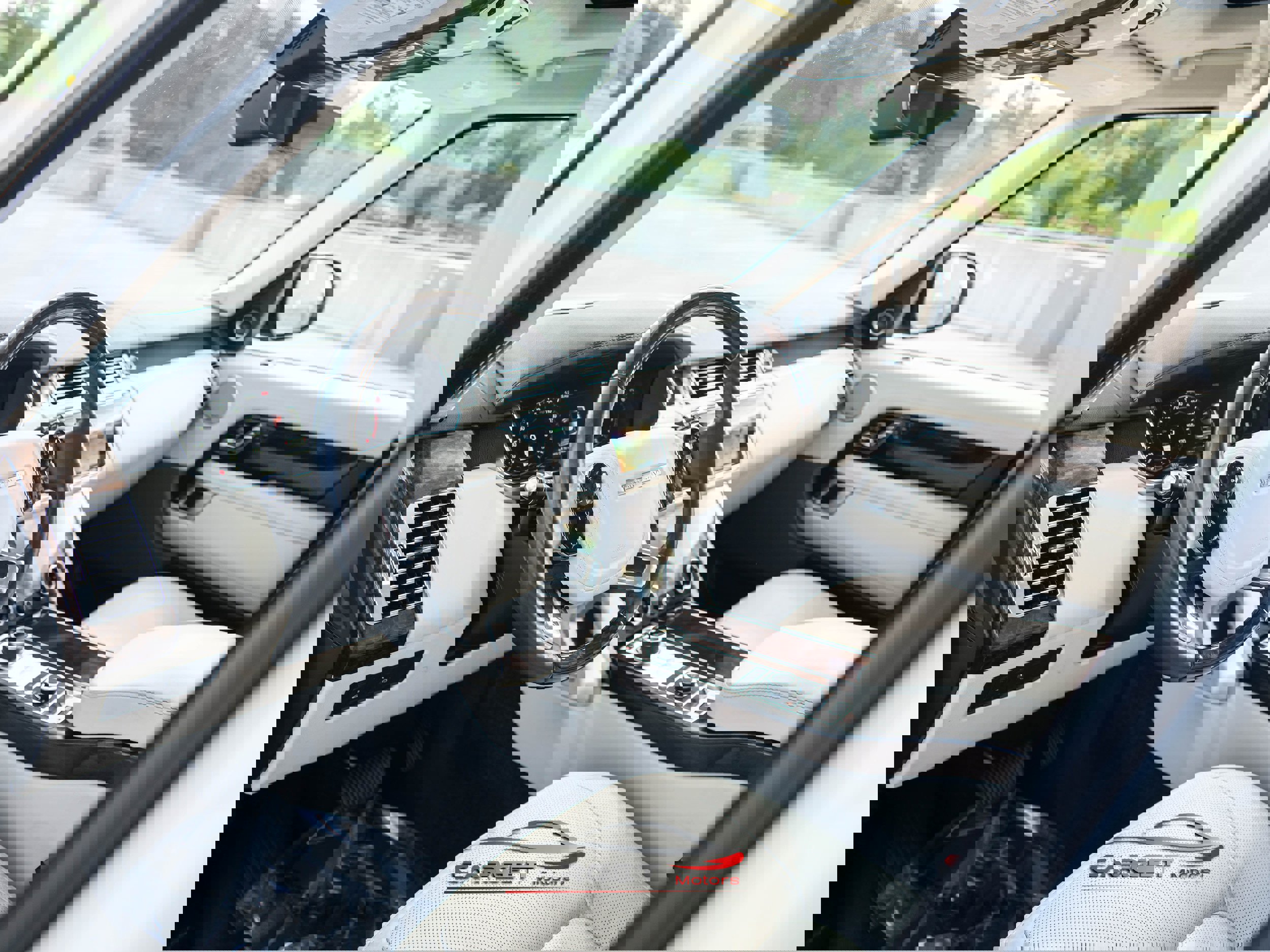 Used 2019 Land Rover Range Rover Long Wheelbase Supercharged image 13