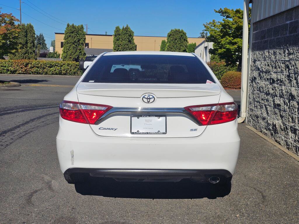 Used 2016 Toyota Camry SE FWD image 5