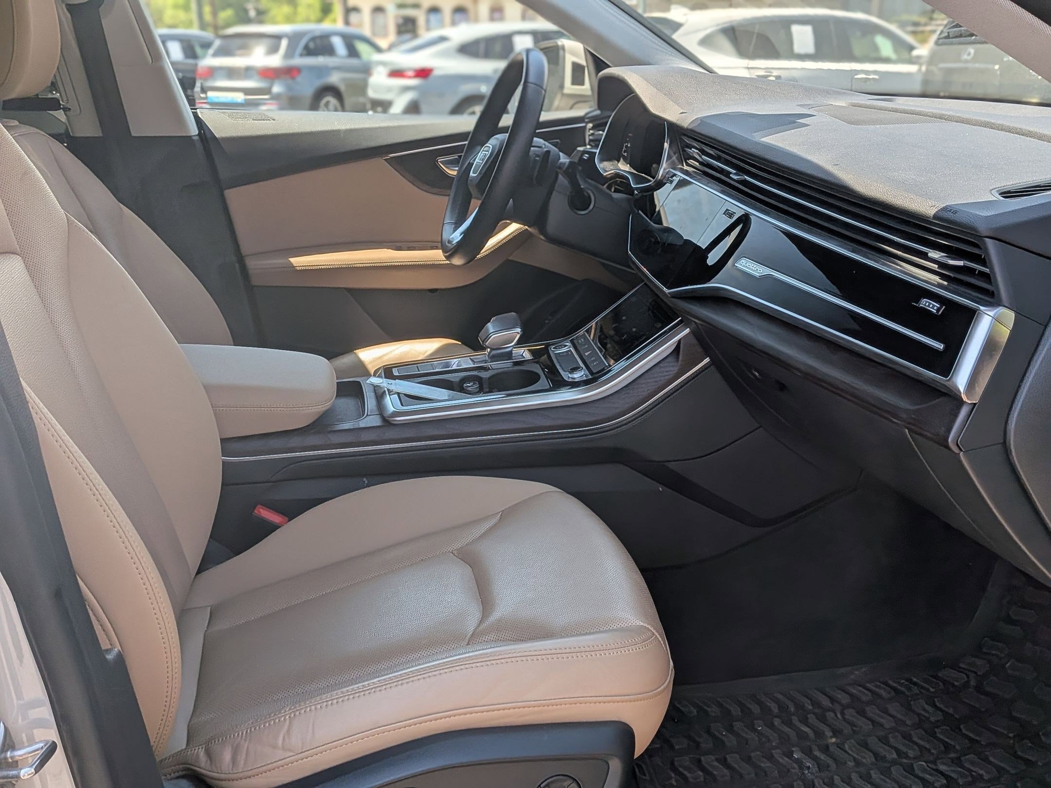 Used 2022 Audi Q8 Premium Plus w/ Premium Plus Package image 38