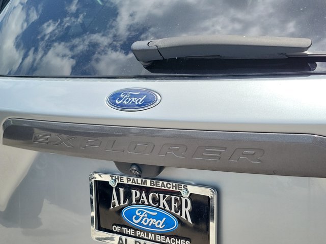 Certified 2022 Ford Explorer XLT w/ Equipment Group 202A RWD image 8