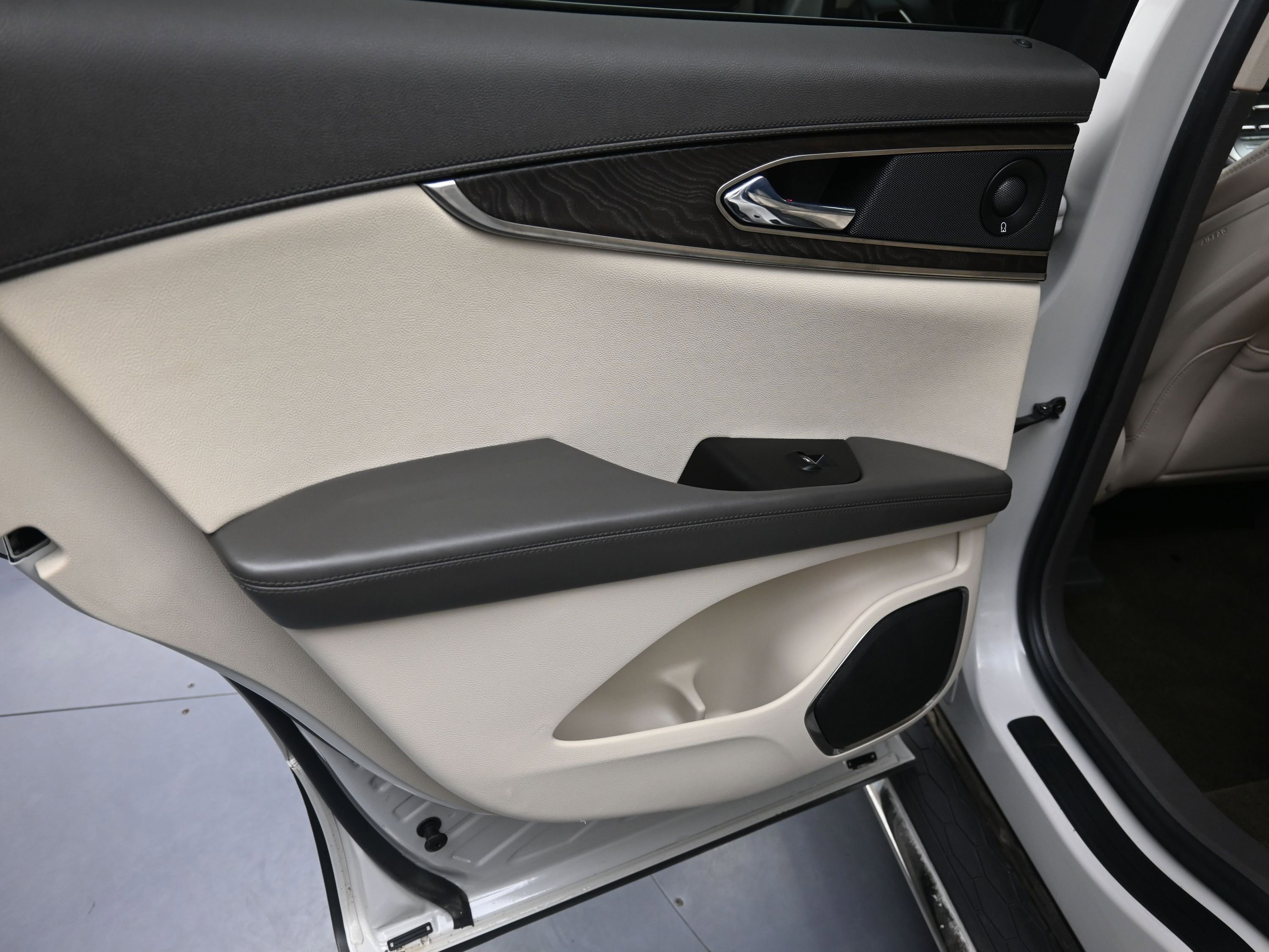 Used 2019 Lincoln Nautilus Reserve w/ Driver Assistance Package image 22