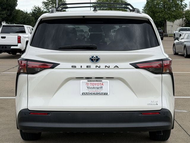 Used 2021 Toyota Sienna XLE FWD image 5
