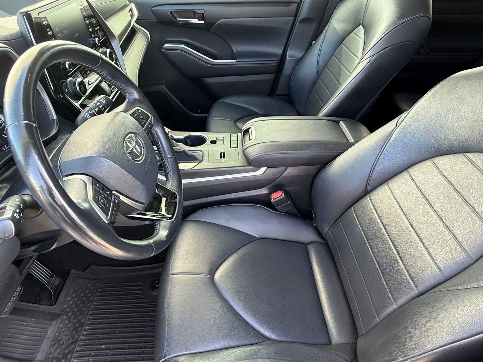 Used 2020 Toyota Highlander XLE image 5