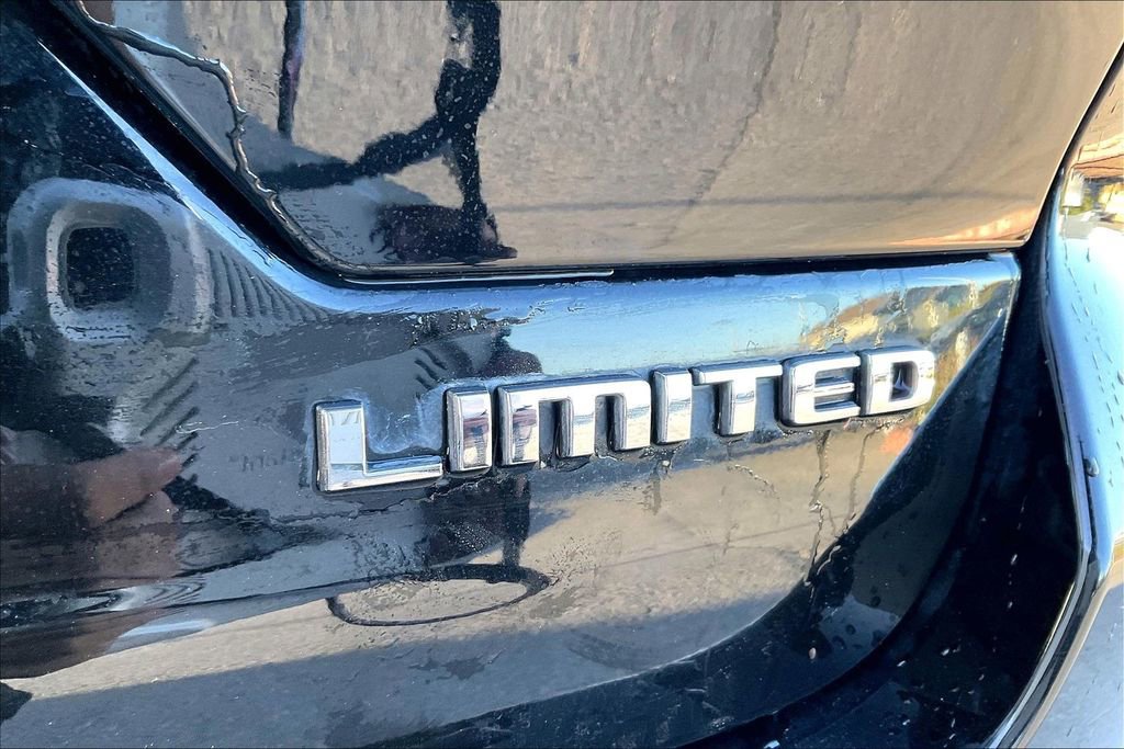 Used 2024 Jeep Grand Cherokee Limited w/ Luxury Tech Group II image 8