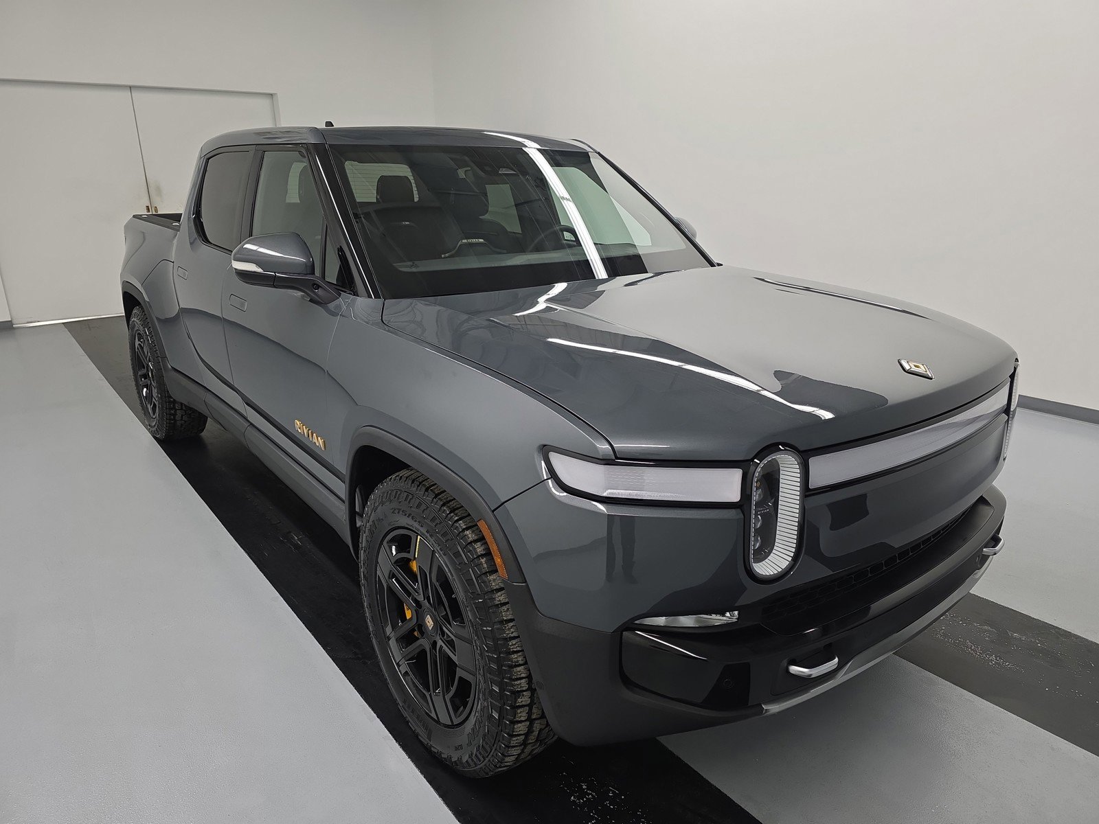 Used 2022 Rivian R1T Adventure image 7