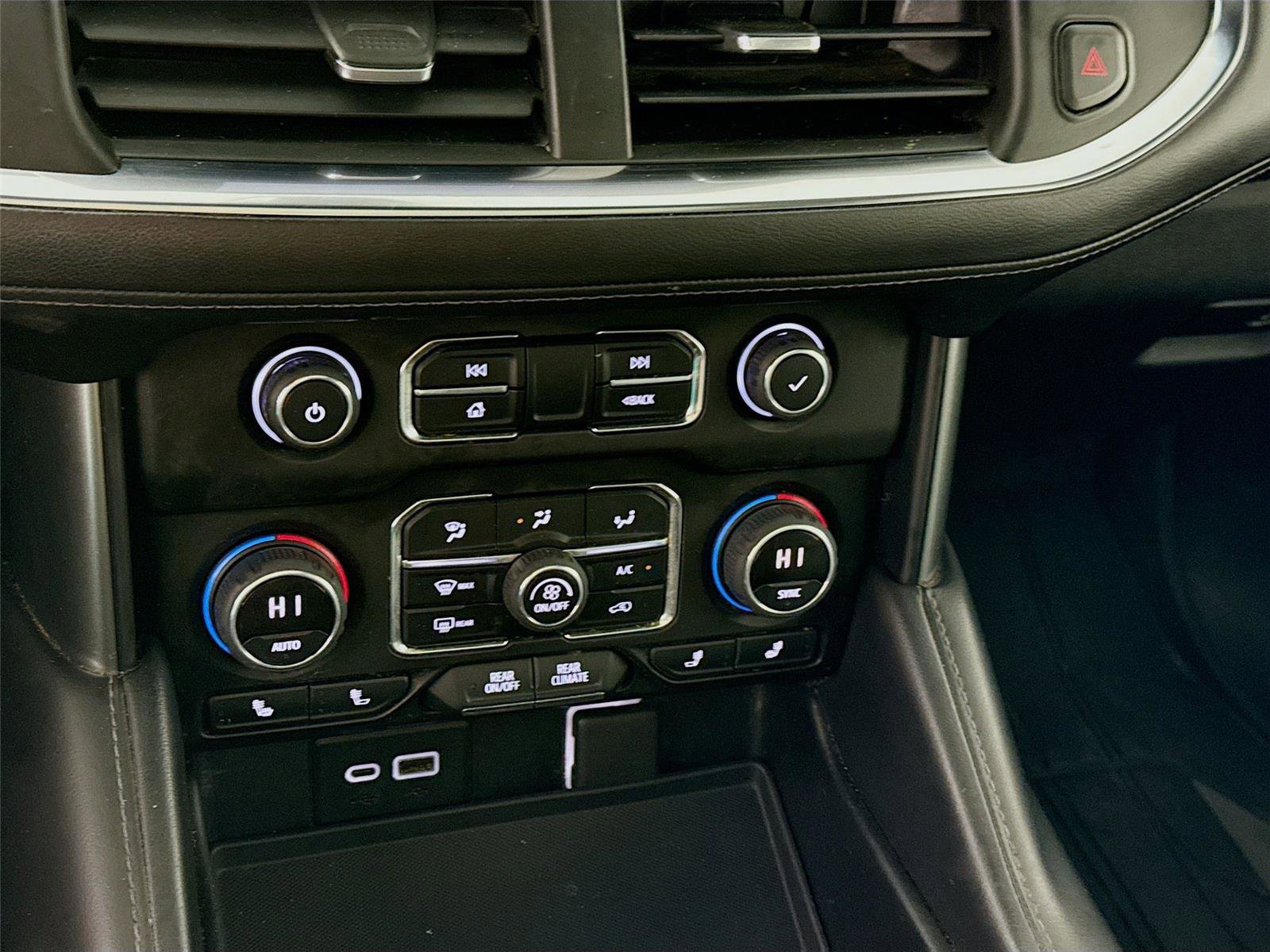 Used 2022 Chevrolet Suburban Z71 w/ Luxury Package image 9