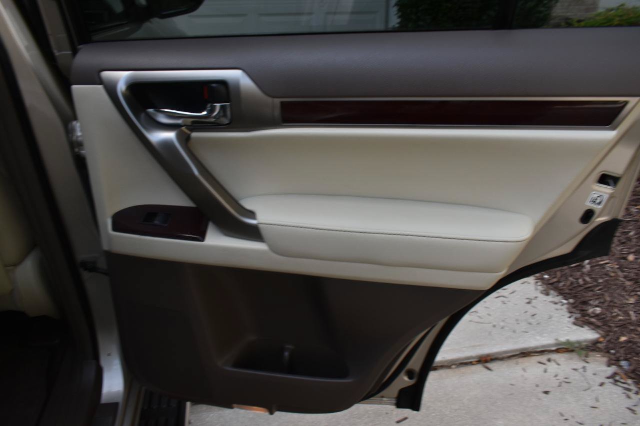 Used 2014 Lexus GX 460 w/ Premium Package AWD/4WD image 24