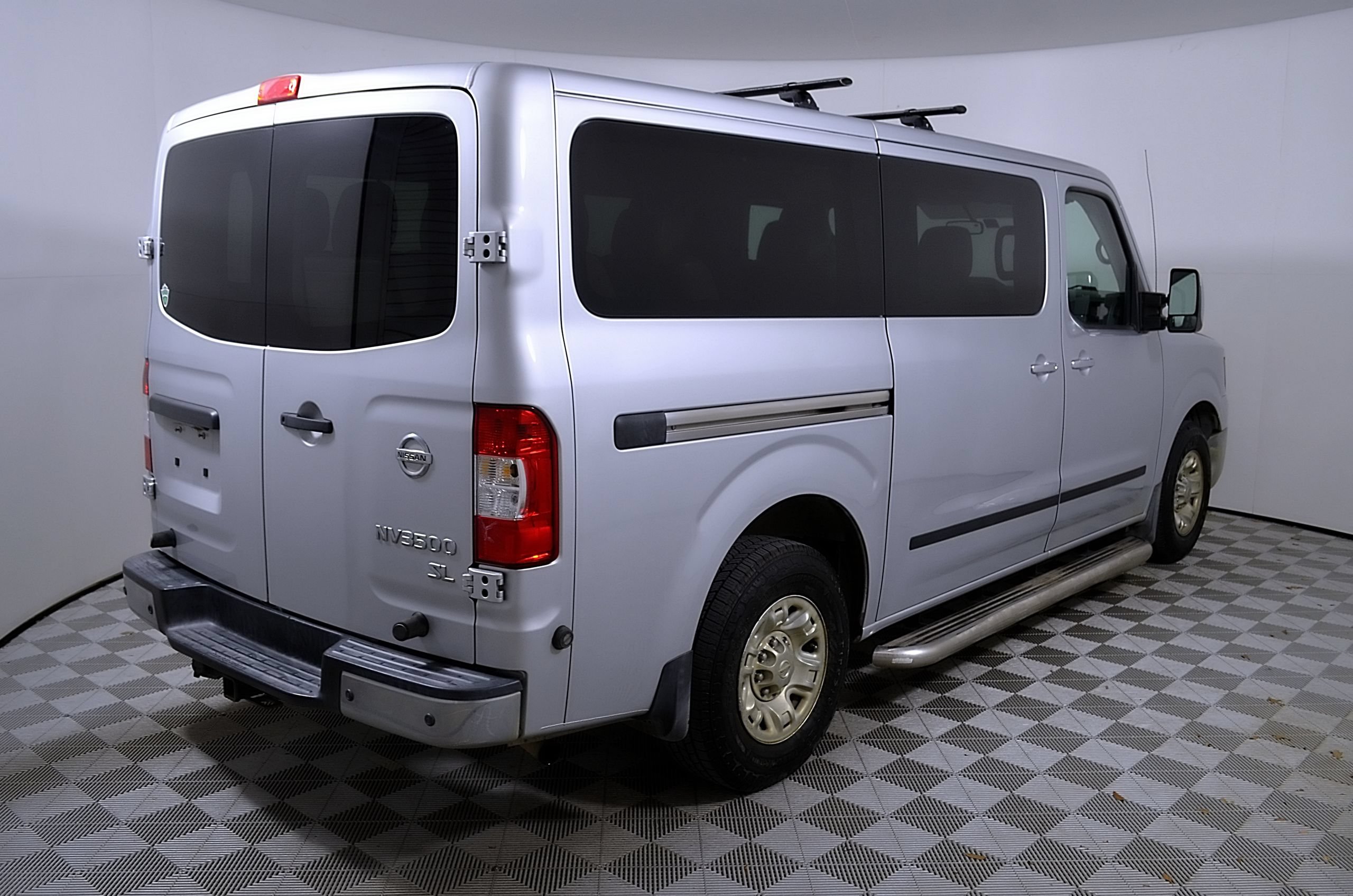 Used 2017 Nissan NV 3500 SL RWD image 7