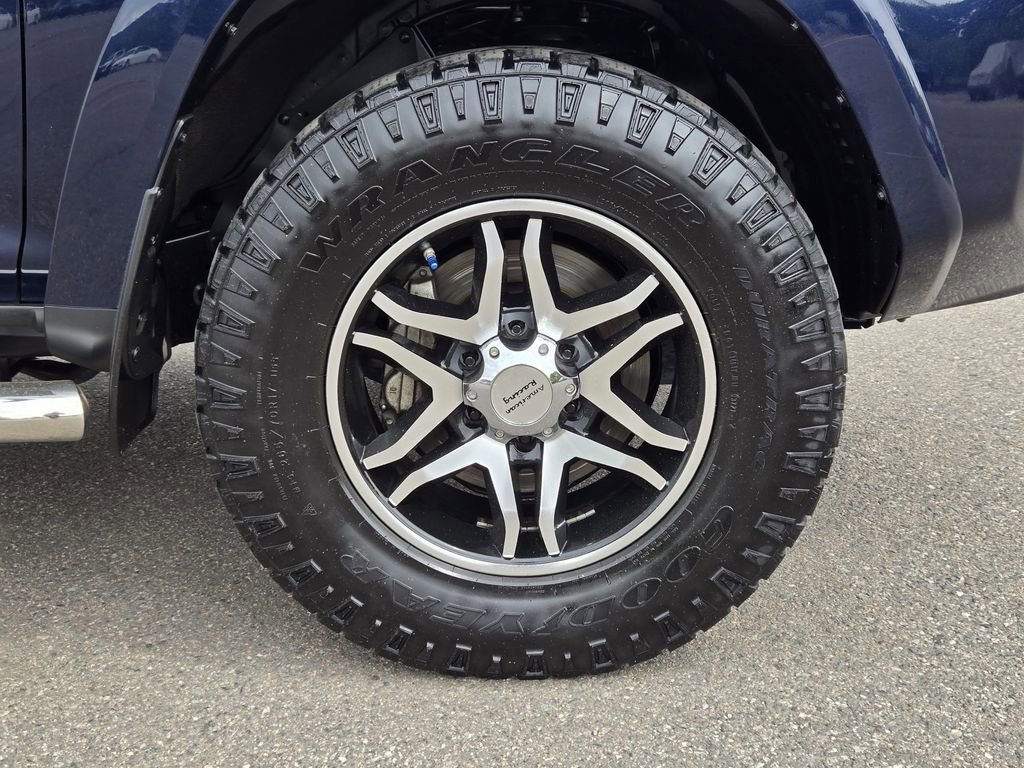 Used 2017 Toyota 4Runner SR5 AWD/4WD image 11