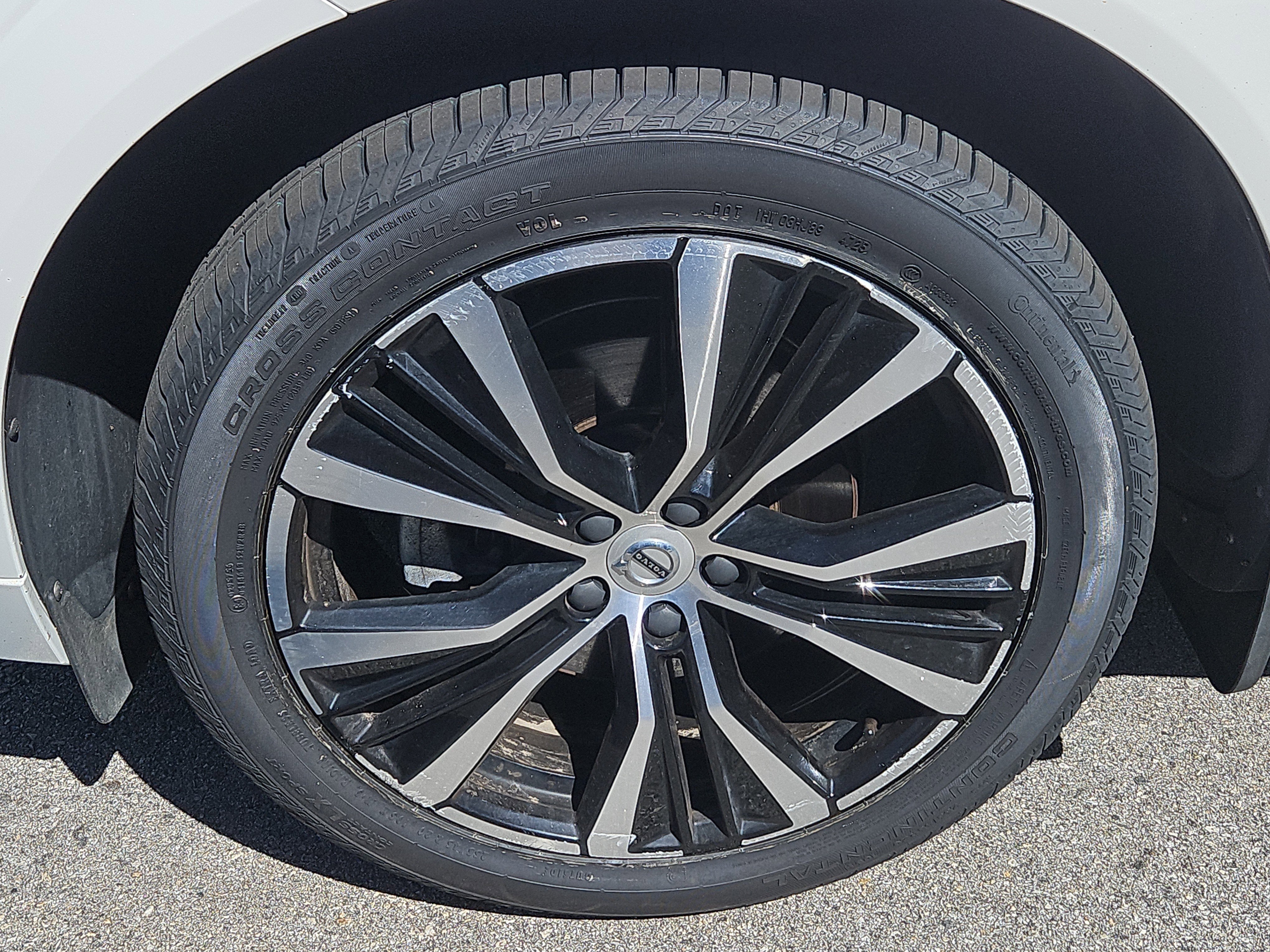 Certified 2023 Volvo XC60 B5 Plus w/ Climate Package AWD/4WD image 4