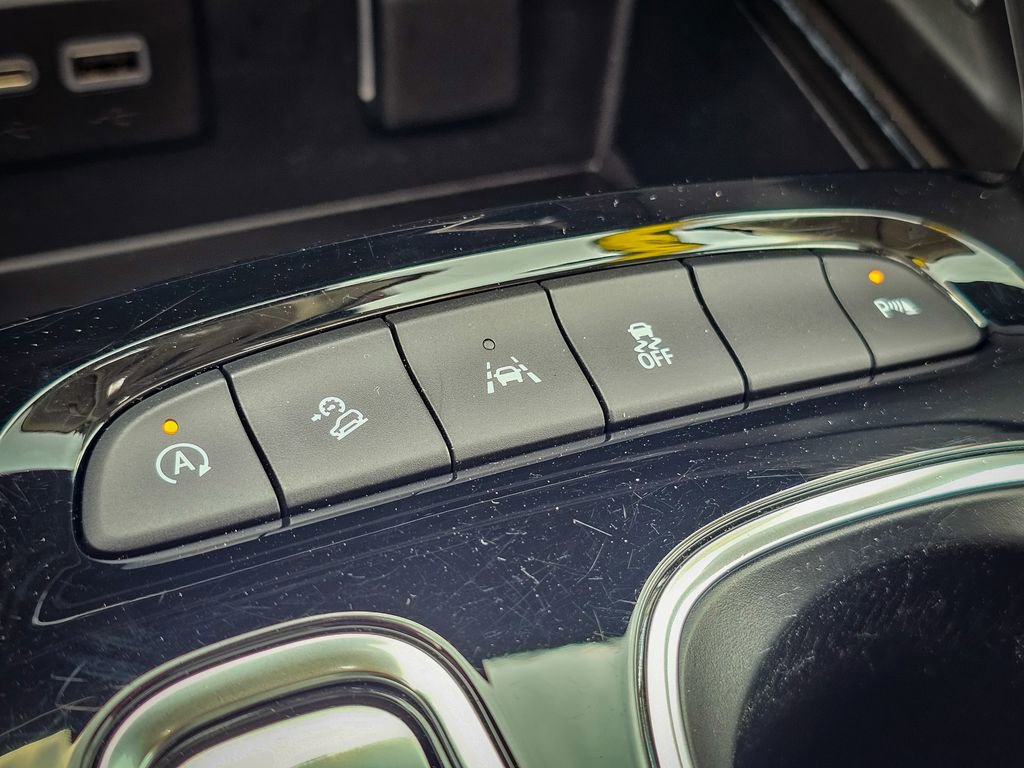 Certified 2023 Buick Envision Essence w/ Sport Touring Package image 28