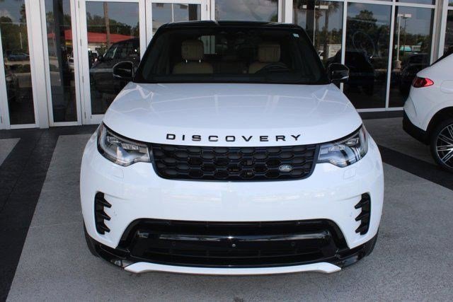 Used 2024 Land Rover Discovery Dynamic SE image 6
