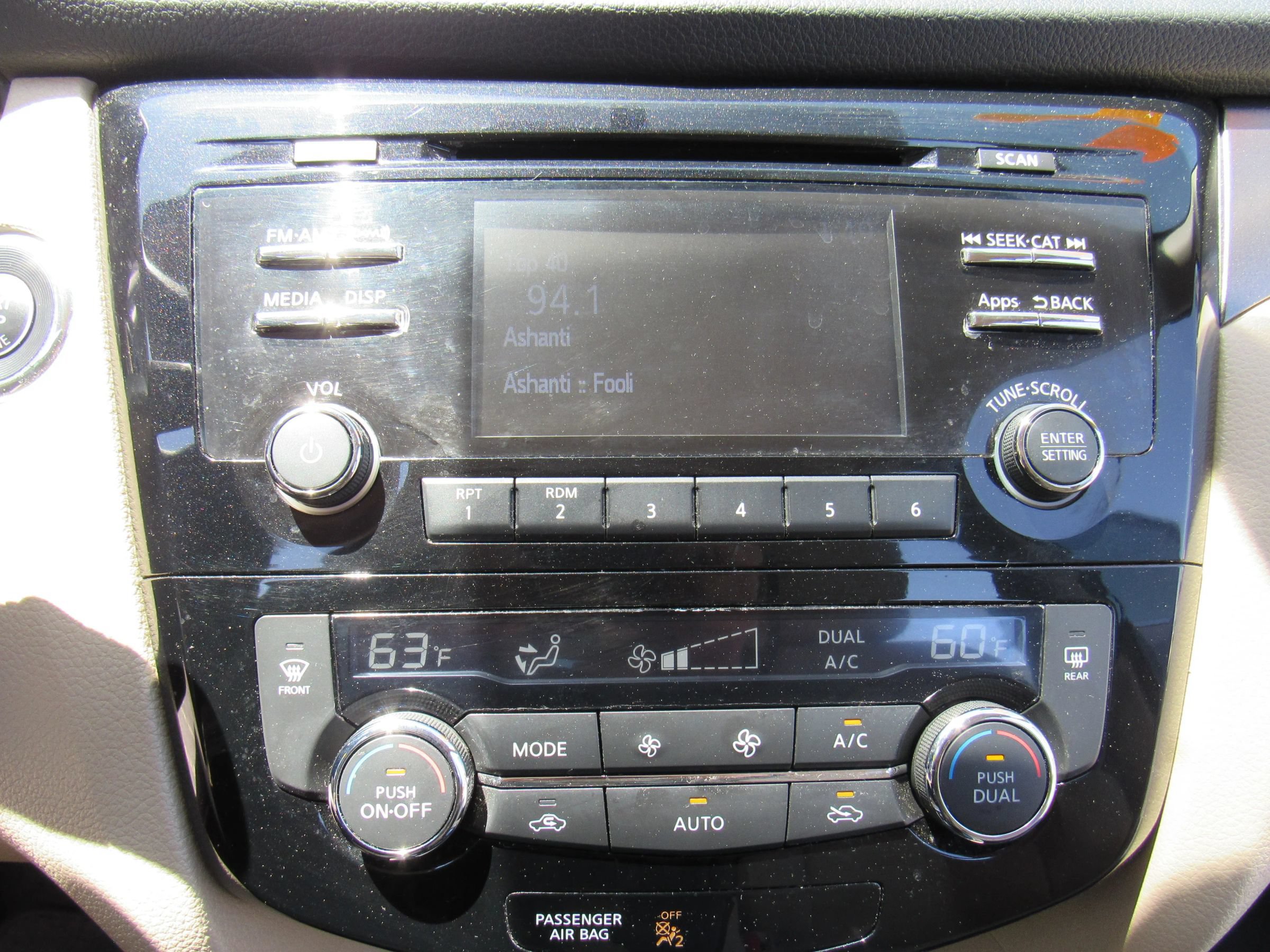 Used 2016 Nissan Rogue SV FWD image 16