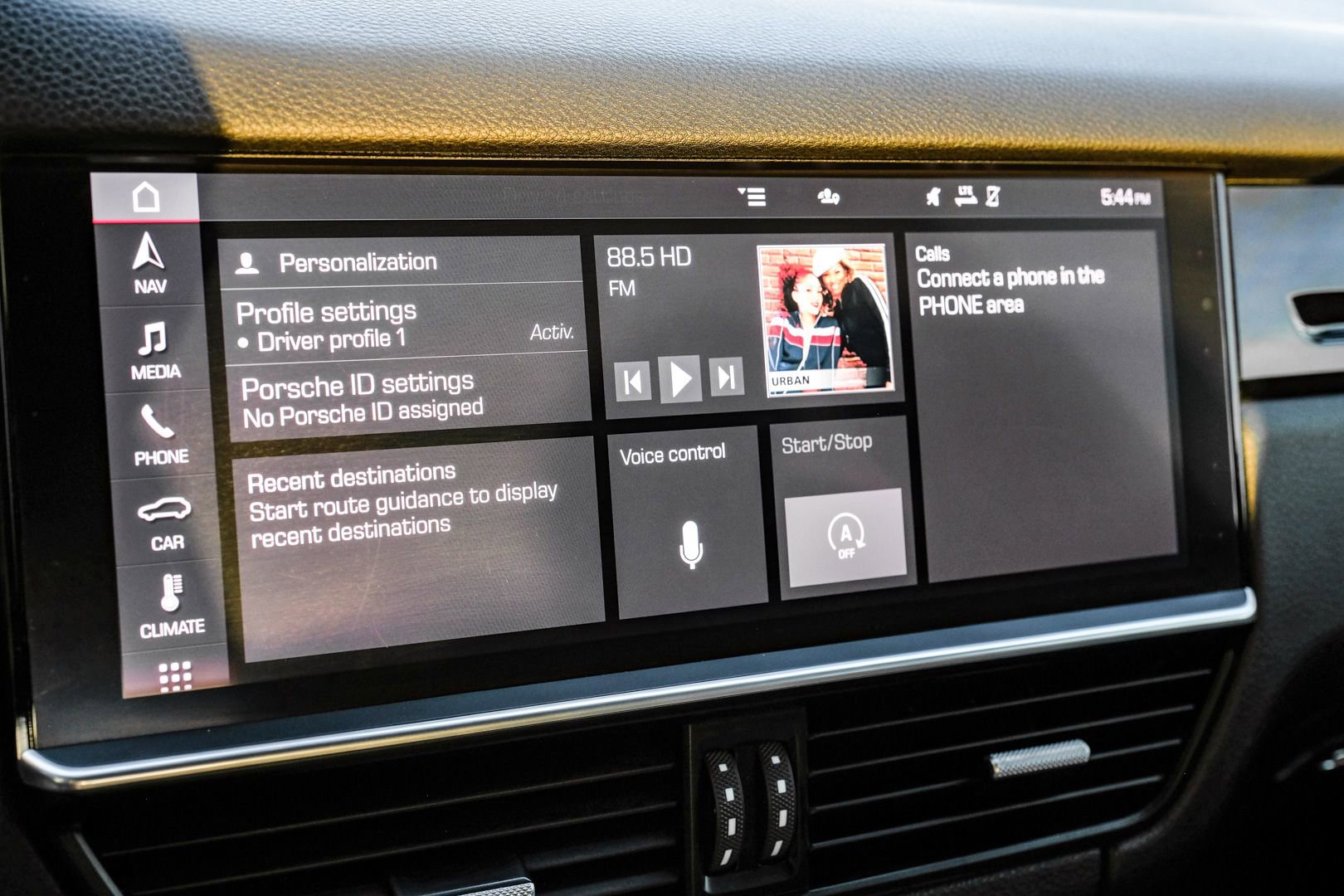 Used 2020 Porsche Cayenne image 25