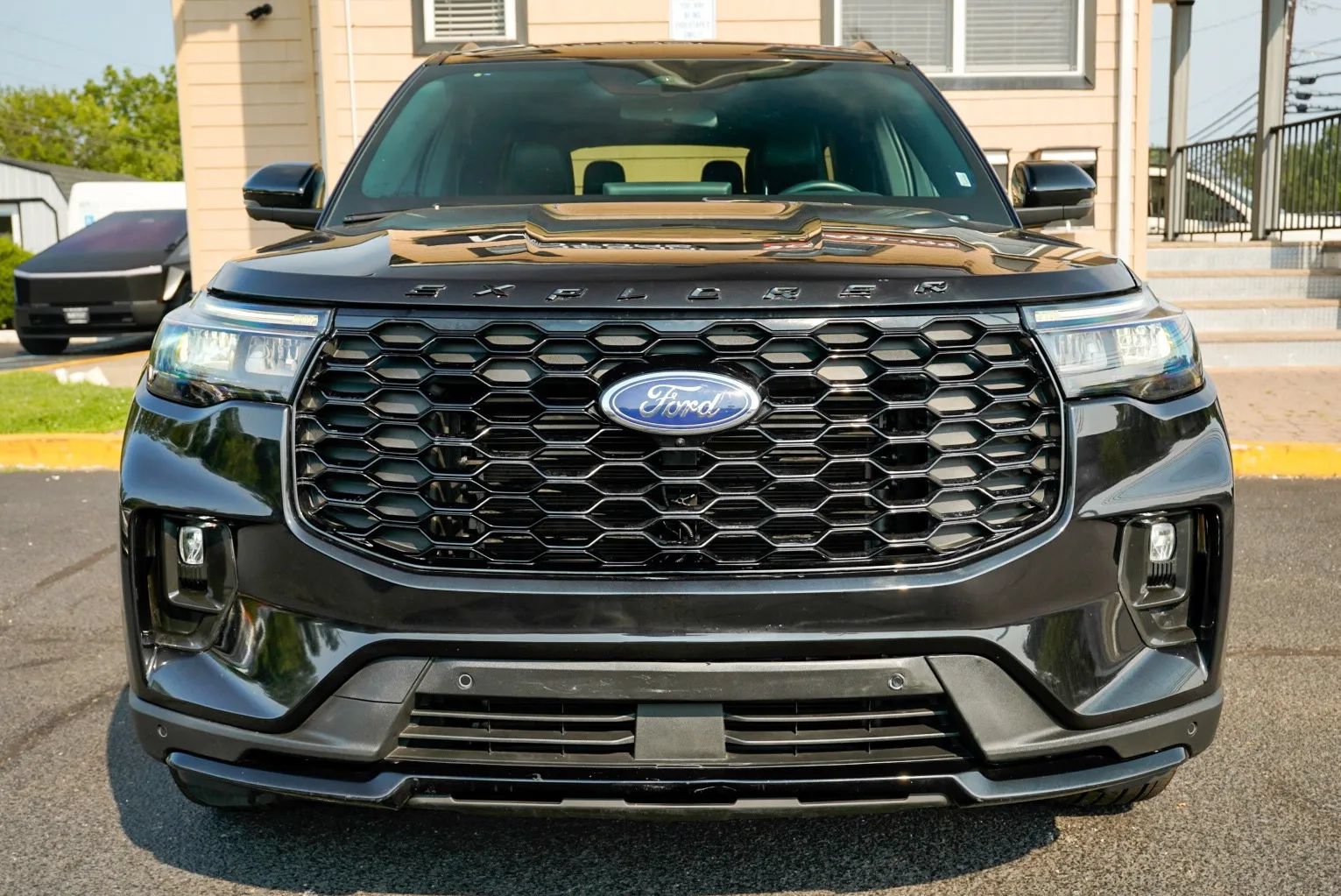 Used 2025 Ford Explorer ST-Line AWD/4WD image 2