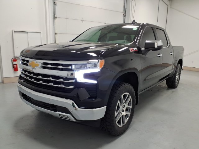 Used 2025 Chevrolet Silverado 1500 LTZ AWD/4WD image 7