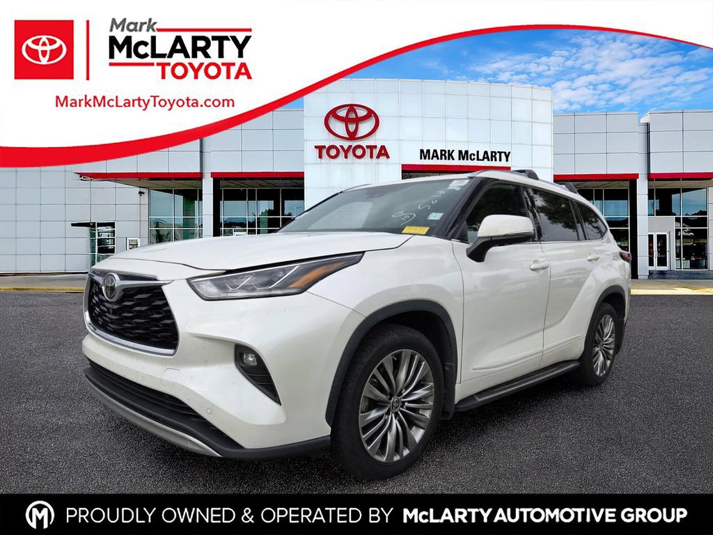 Used 2021 Toyota Highlander Platinum FWD image 1