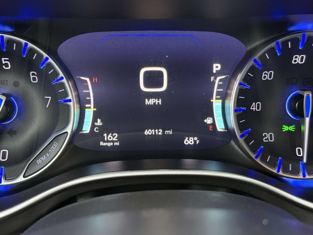 Used 2023 Chrysler Pacifica Touring-L FWD image 26