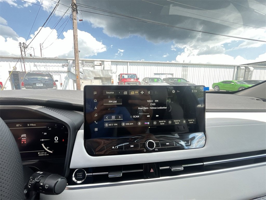 New 2025 Mitsubishi Outlander SE image 16