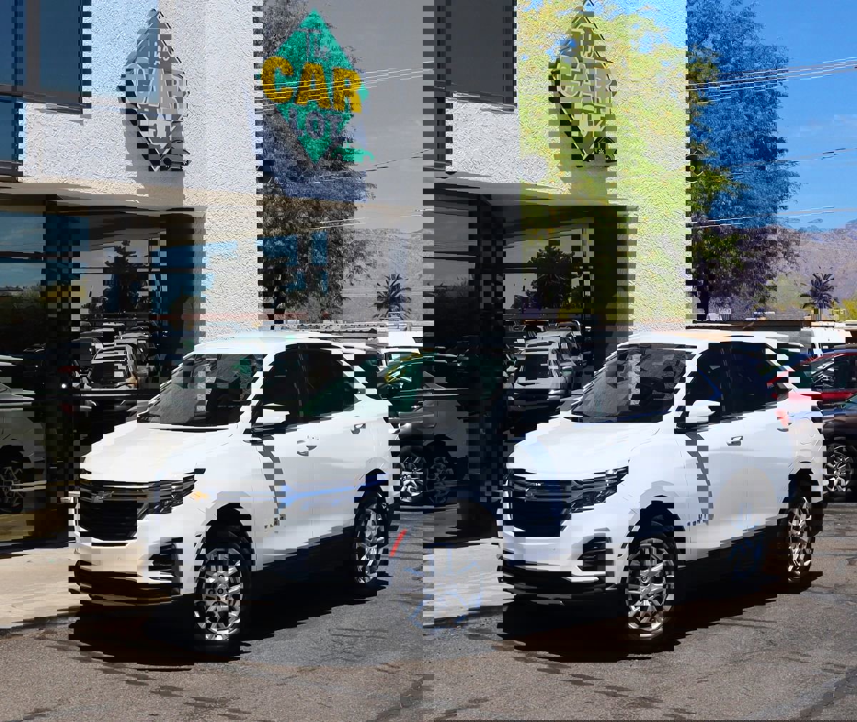 Used 2022 Chevrolet Equinox LT image 2