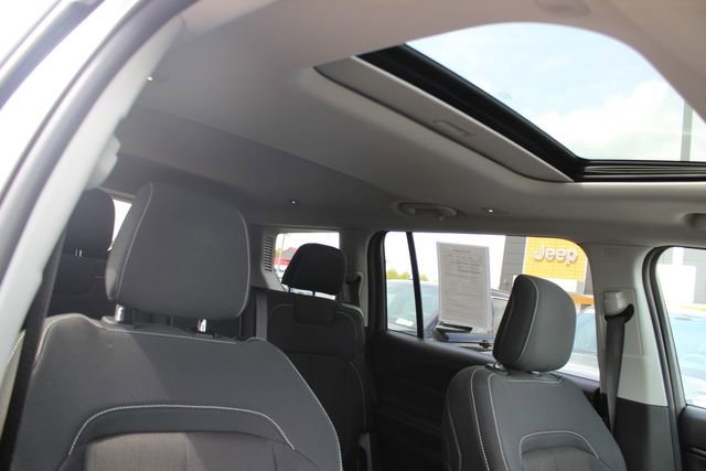 Used 2023 Jeep Grand Cherokee L Laredo AWD/4WD image 33