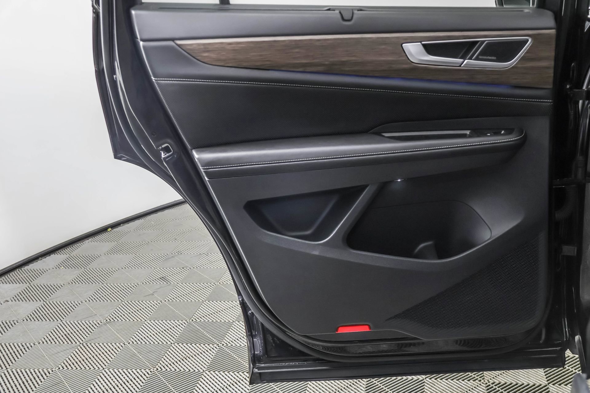 Used 2024 Volkswagen Atlas SEL Premium R-Line image 42