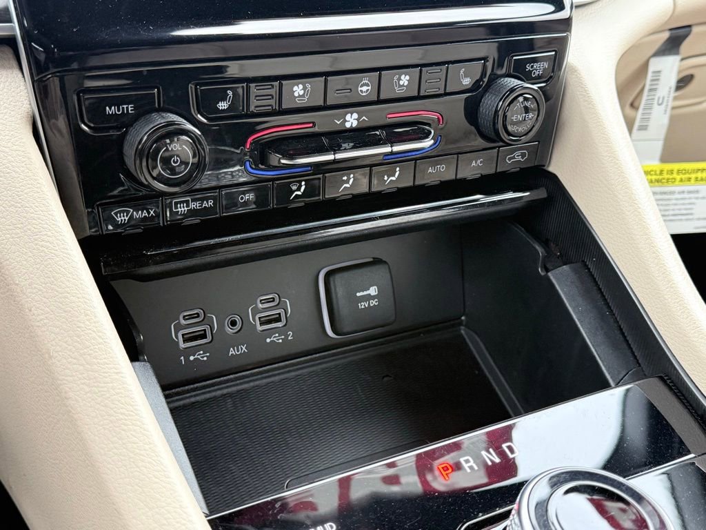 Used 2024 Jeep Grand Cherokee Limited w/ Luxury Tech Group II image 16