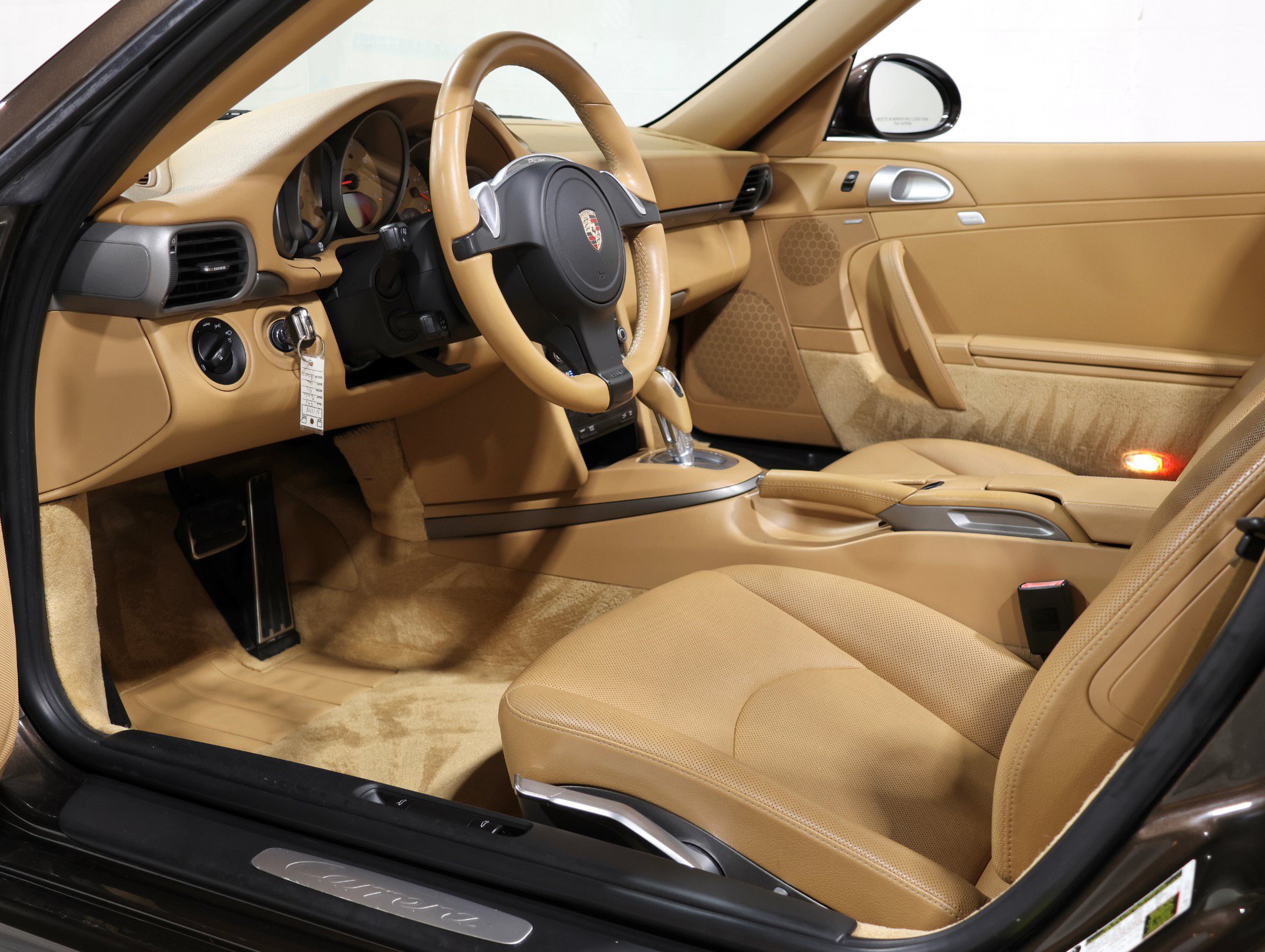 Used 2011 Porsche 911 Cabriolet image 40