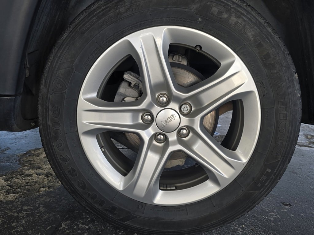 Used 2024 Jeep Compass Sport image 27