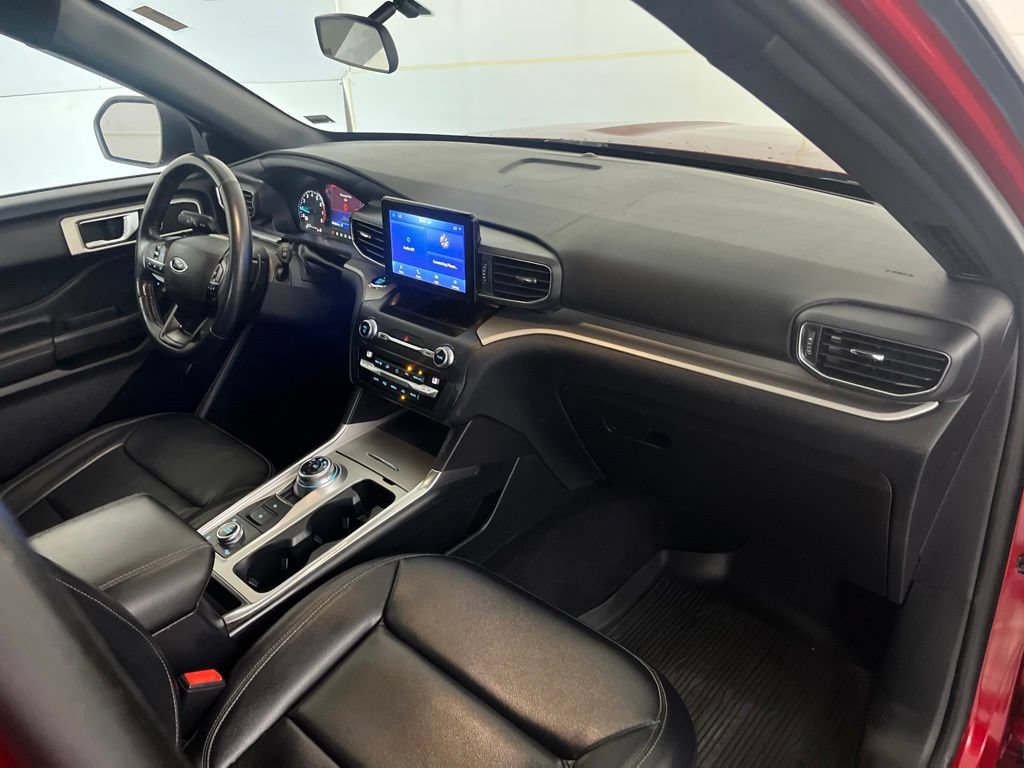 Used 2020 Ford Explorer XLT w/ Equipment Group 202A AWD/4WD image 24