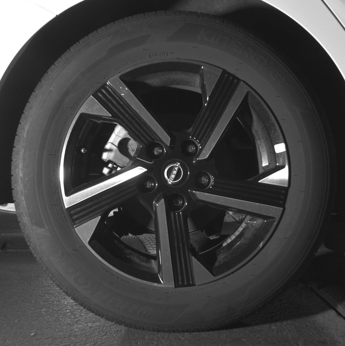 Used 2025 Nissan Sentra SV FWD image 15