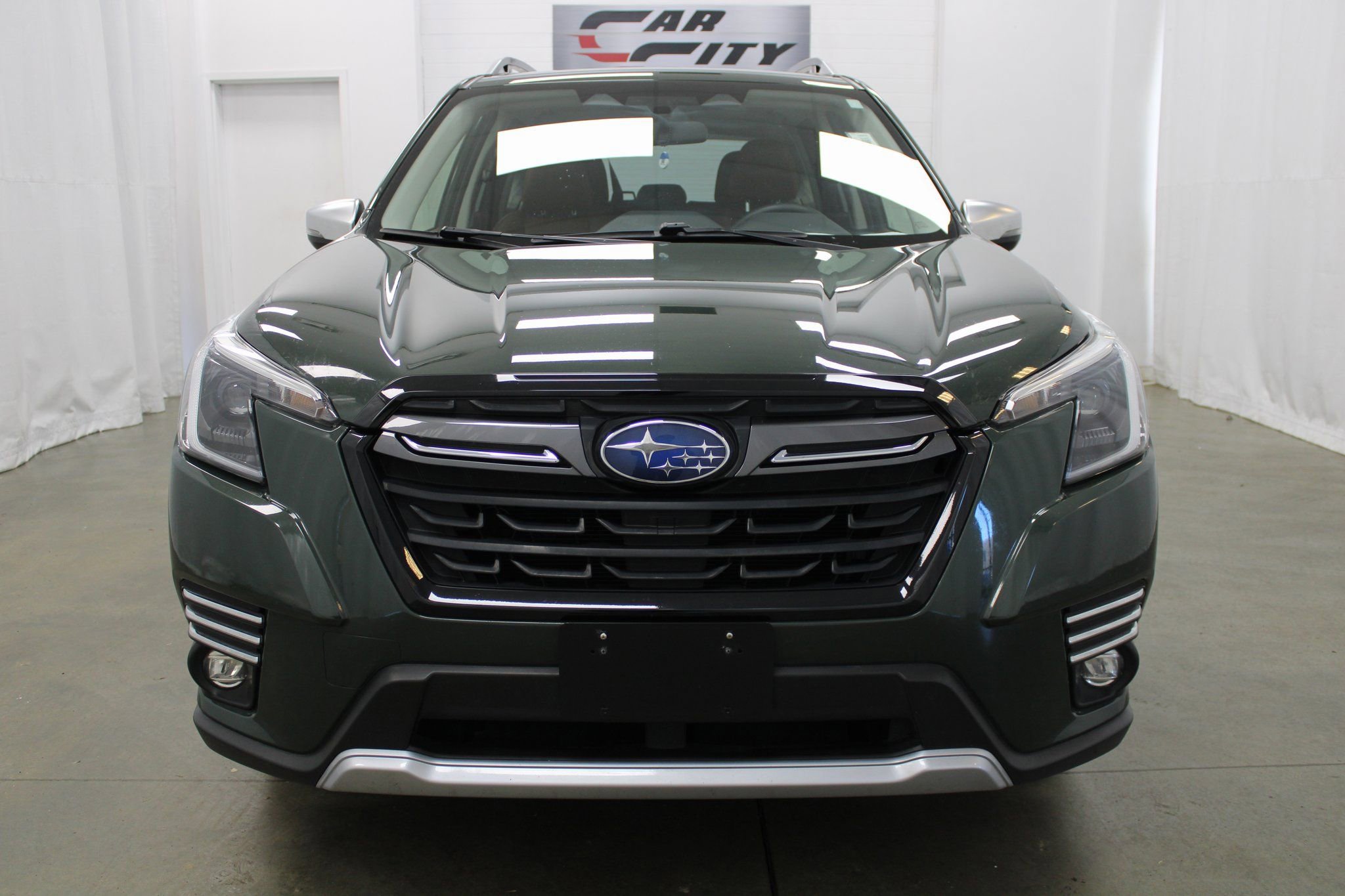 Used 2023 Subaru Forester Touring image 3