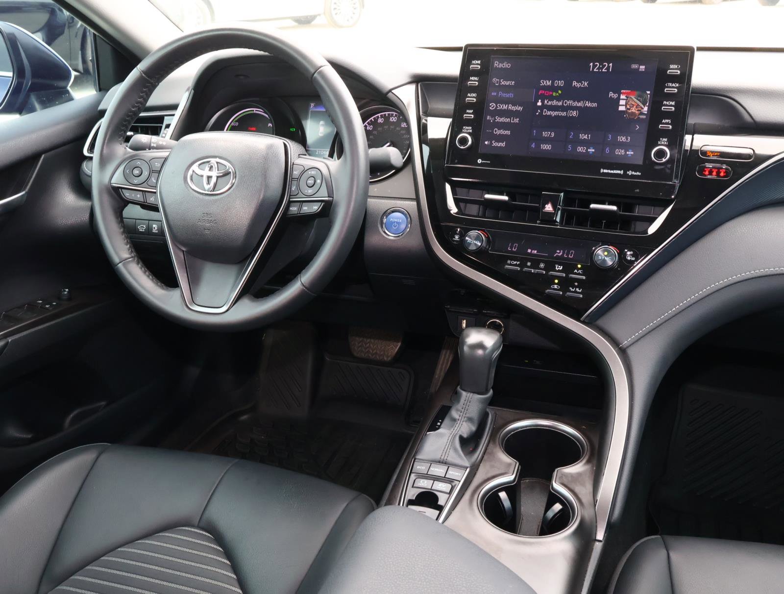 Used 2024 Toyota Camry SE image 11